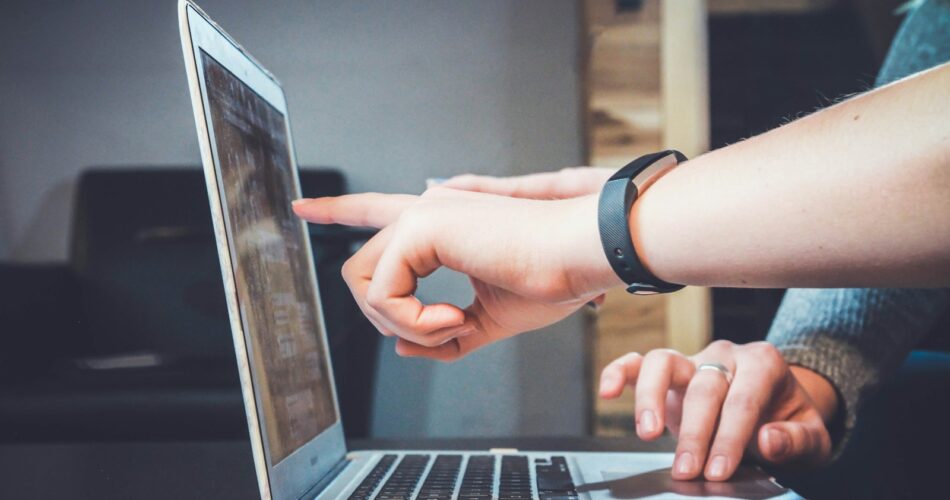 Audit fitur AI on-device vs cloud untuk privasi dan latensi