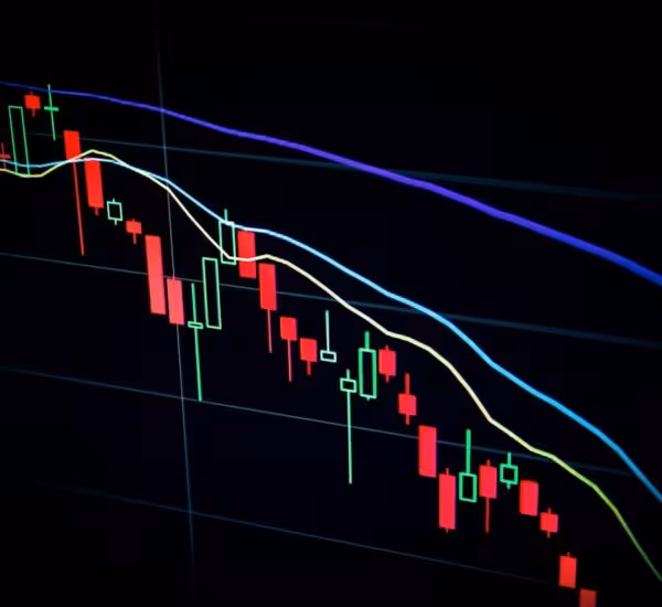 Chart saham Big Tech dengan overlay pengumuman PHK massal menampilkan pola volatilitas Q1 2025