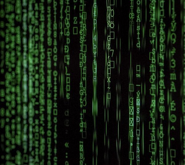Lab cybersecurity universitas dengan mahasiswa belajar ethical hacking dan penetration testing