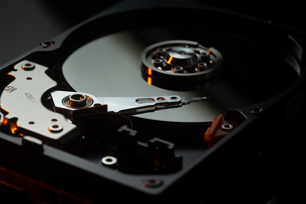 Server inference dan hardware GPU untuk menjalankan model AI open-source secara lokal