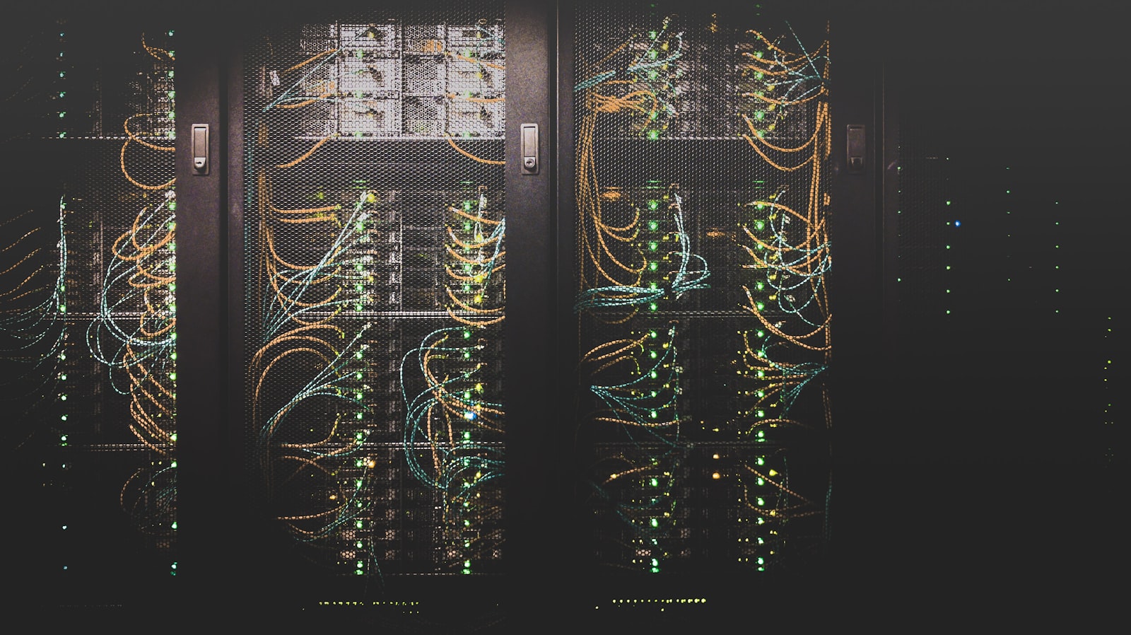 Orkestrasi backend quantum heterogen di infrastruktur modern