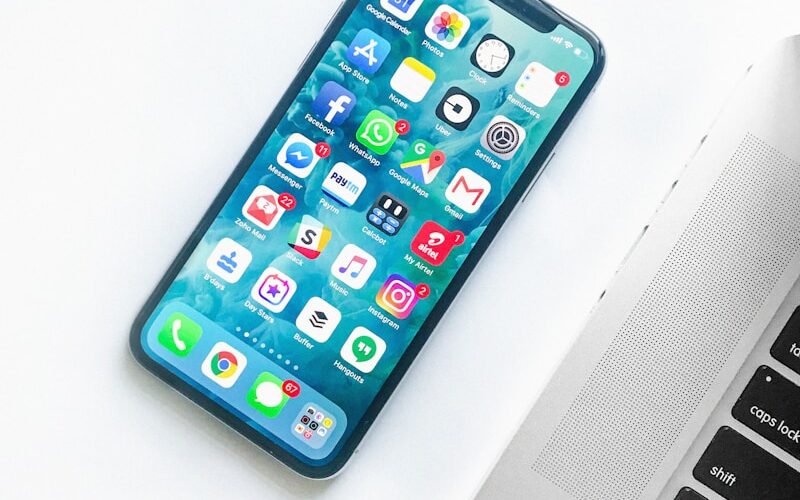 Perbandingan HP AI dan smartphone biasa untuk penggunaan sehari-hari