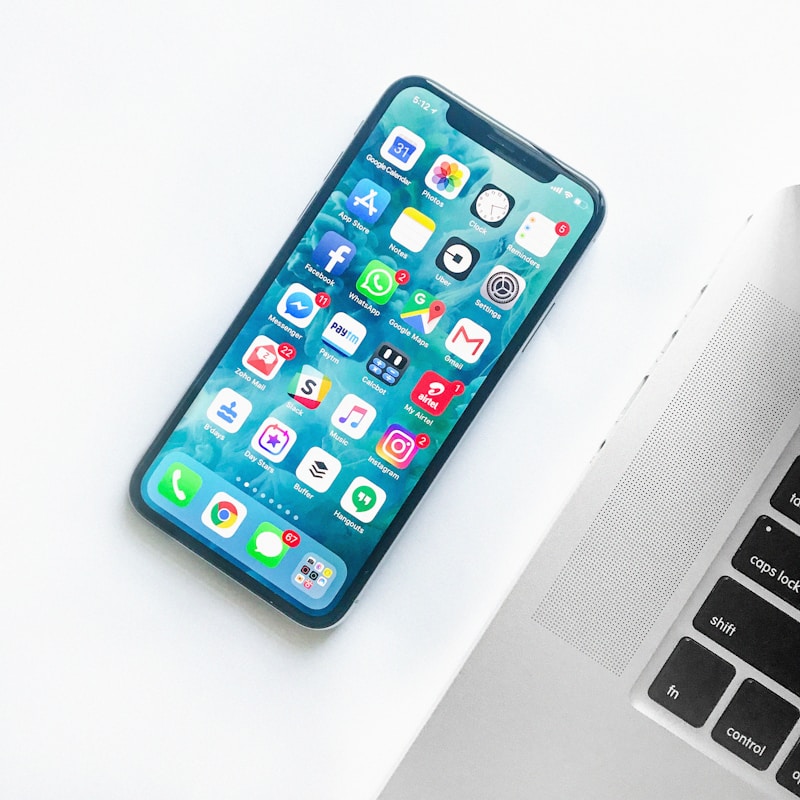 Perbandingan HP AI dan smartphone biasa untuk penggunaan sehari-hari