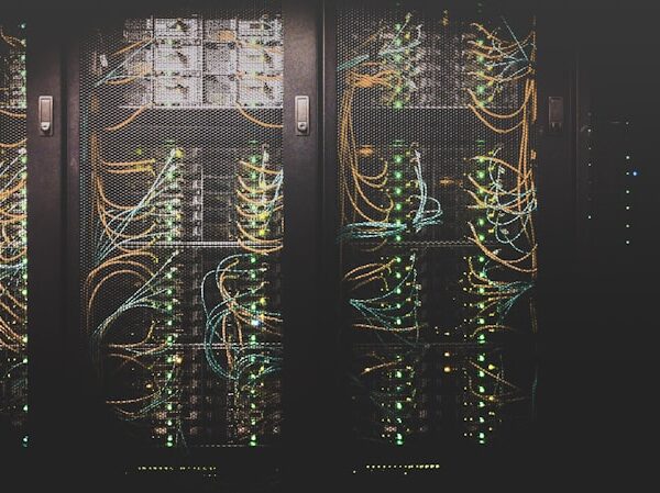 Ilustrasi serangan brute force XML-RPC dan REST API WordPress pada server