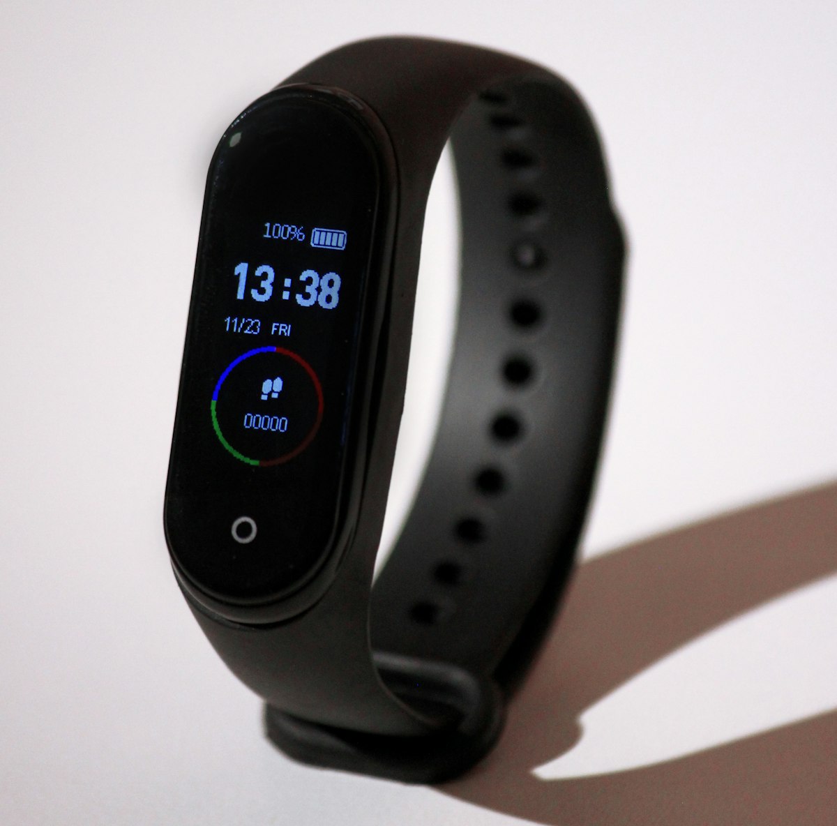 Smartwatch menampilkan metrik workout dan heart rate saat pengujian baterai real-world