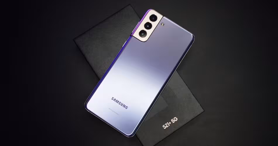 Samsung Galaxy Z Fold 6 dan Fold 5 berdampingan - perbandingan engsel dan ketebalan untuk analisis upgrade