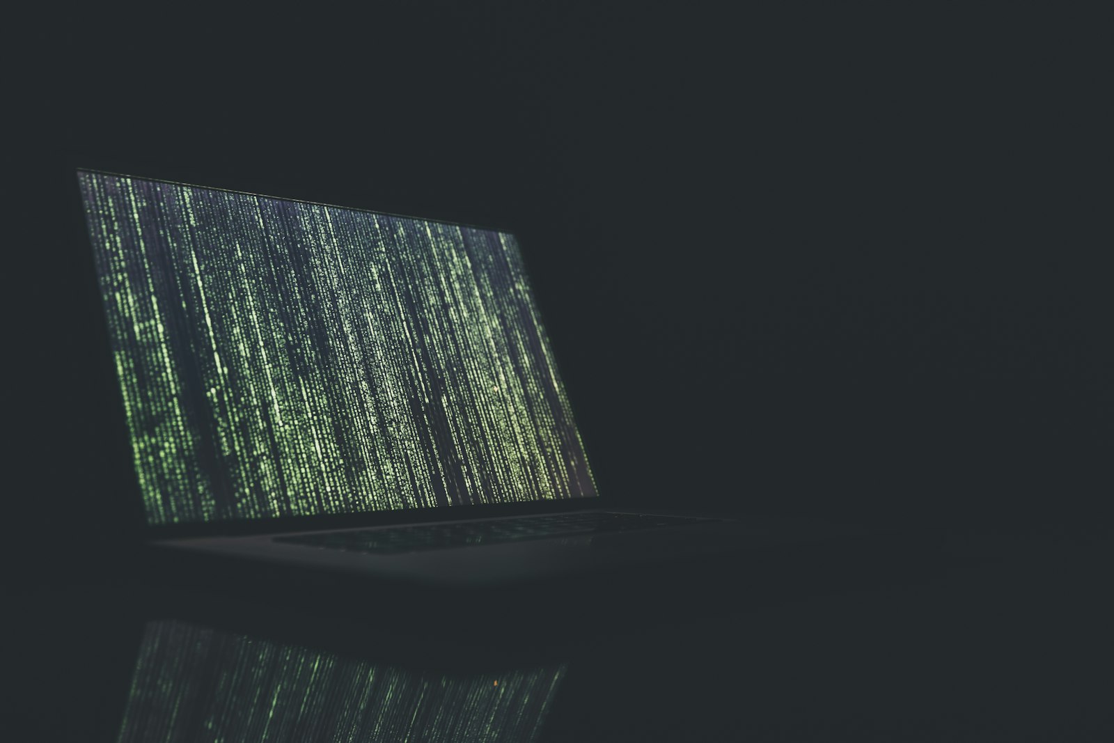 Analisis log server untuk mendeteksi pola trafik bot dan crawler
