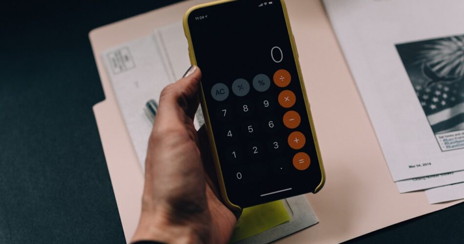 Perbandingan paket severance Google vs Amazon vs Meta 2025 untuk pekerja tech yang terkena PHK