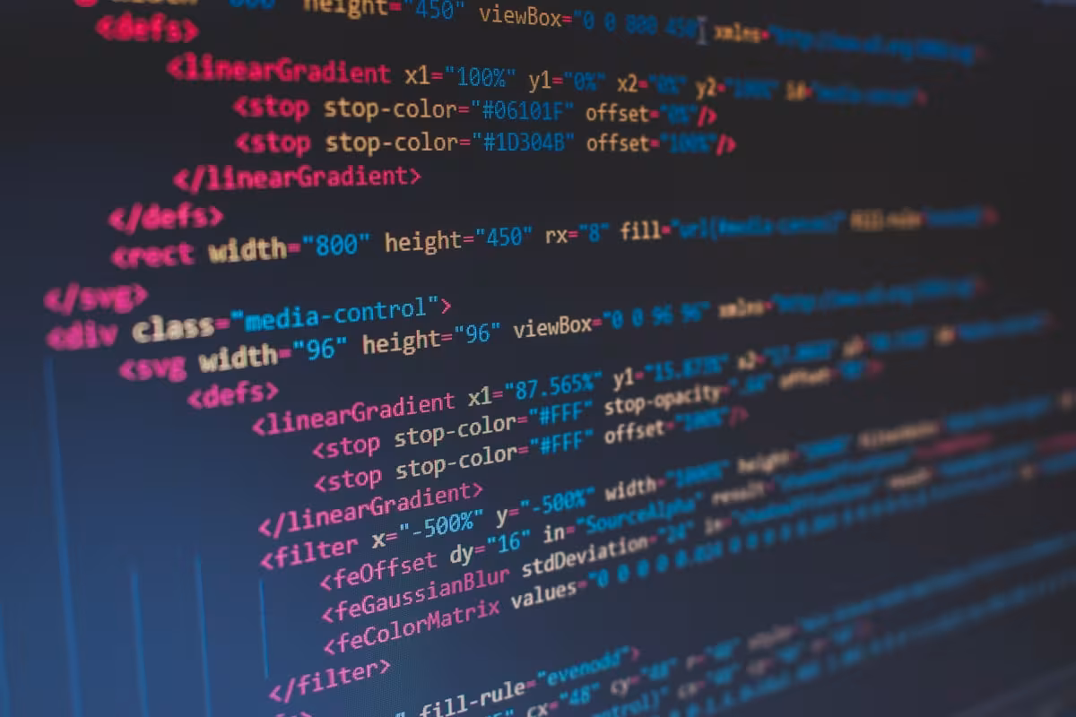 Kode TypeScript dengan error squiggle merah akibat stricter template literal inference pada schema Zod