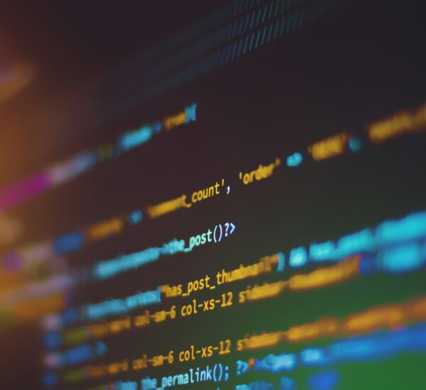 Diagram serangan multi-langkah attack chain SQLi prompt injection API chaining