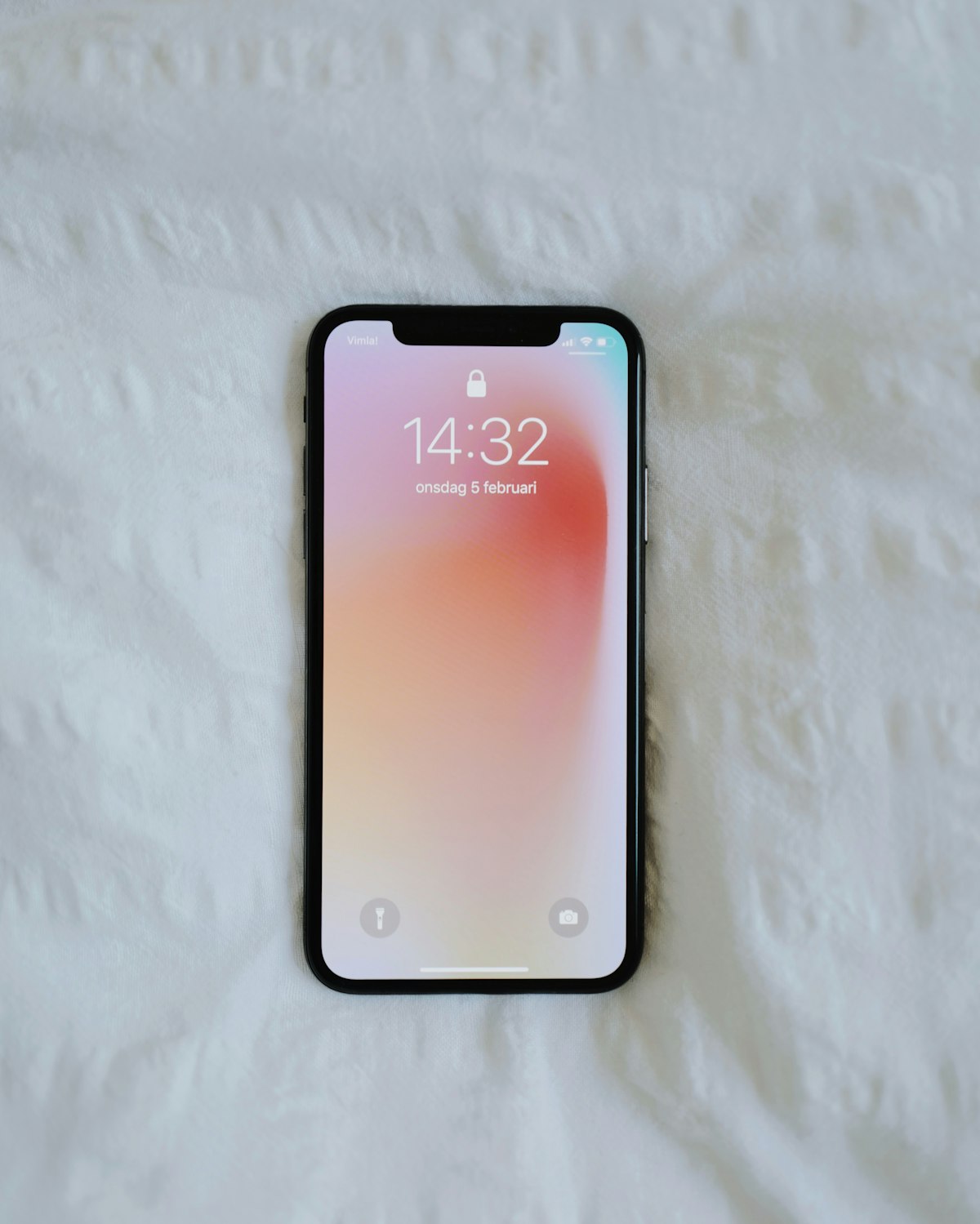 Samsung Galaxy Z Fold 8 displaying One UI 8 Flex Mode with taskbar on the bottom half for app shortcuts and multitasking