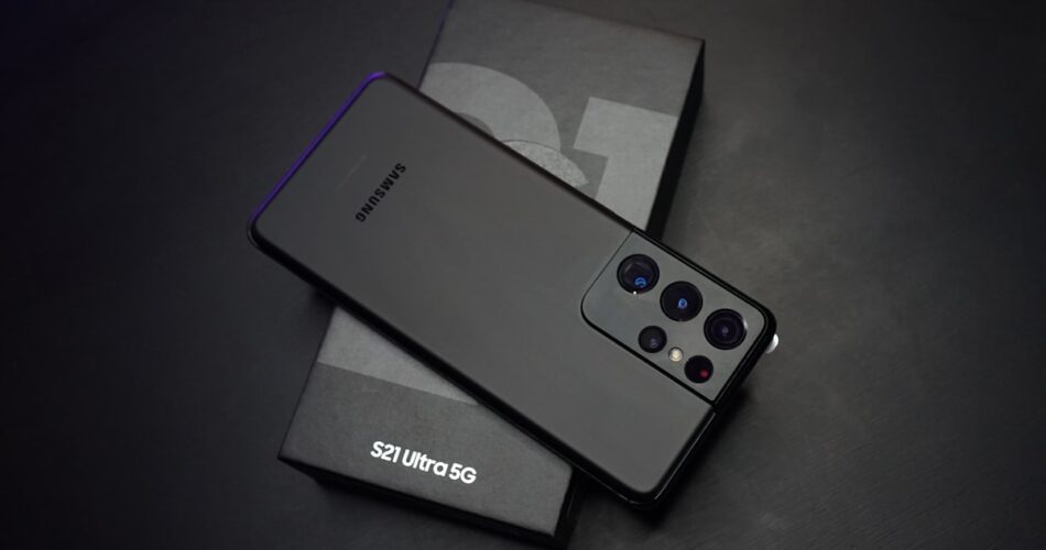 Samsung Galaxy S27 Ultra Pro vs S26 Ultra side by side comparison showing design differences and camera upgrade